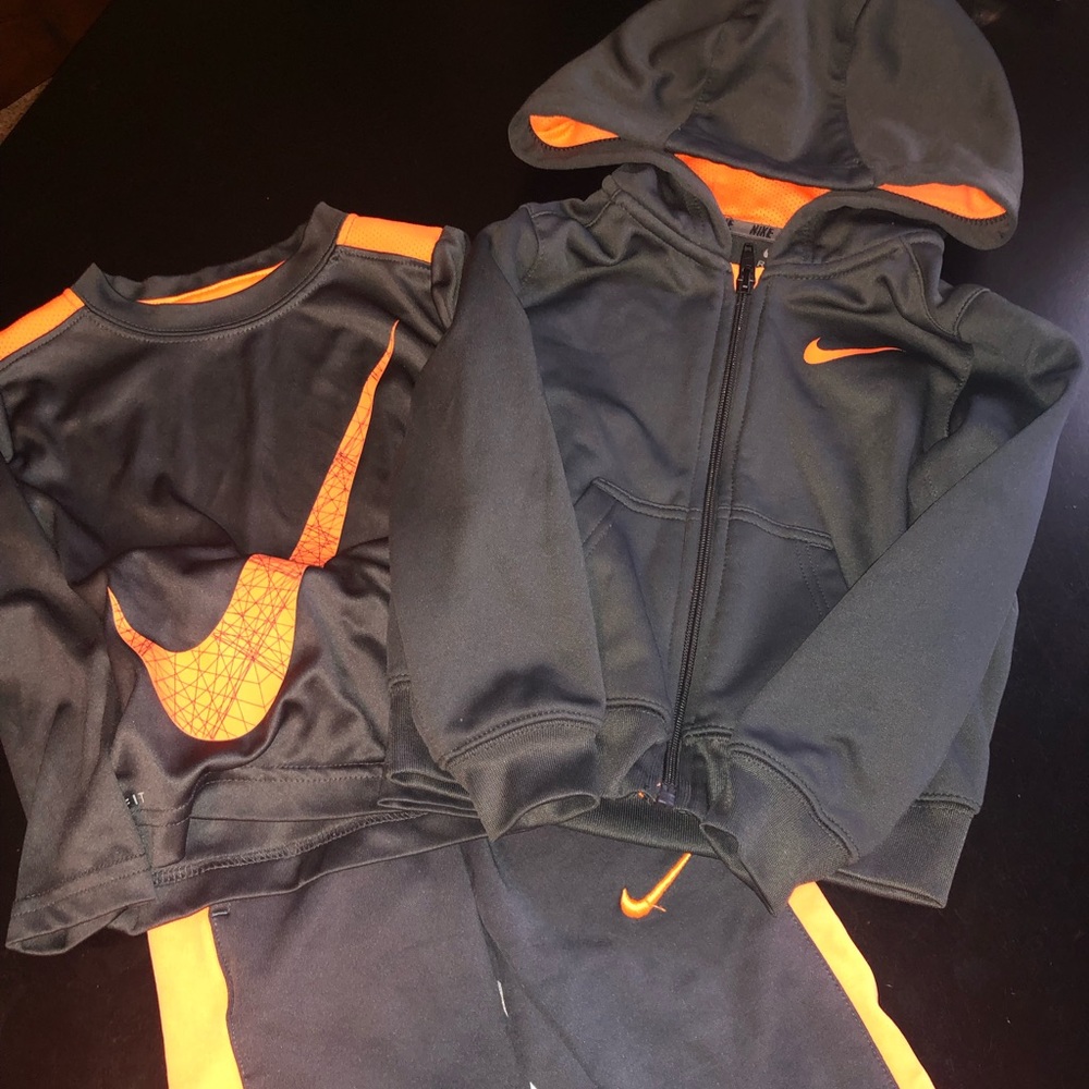 Nike Toddler 3 Piece Outfit